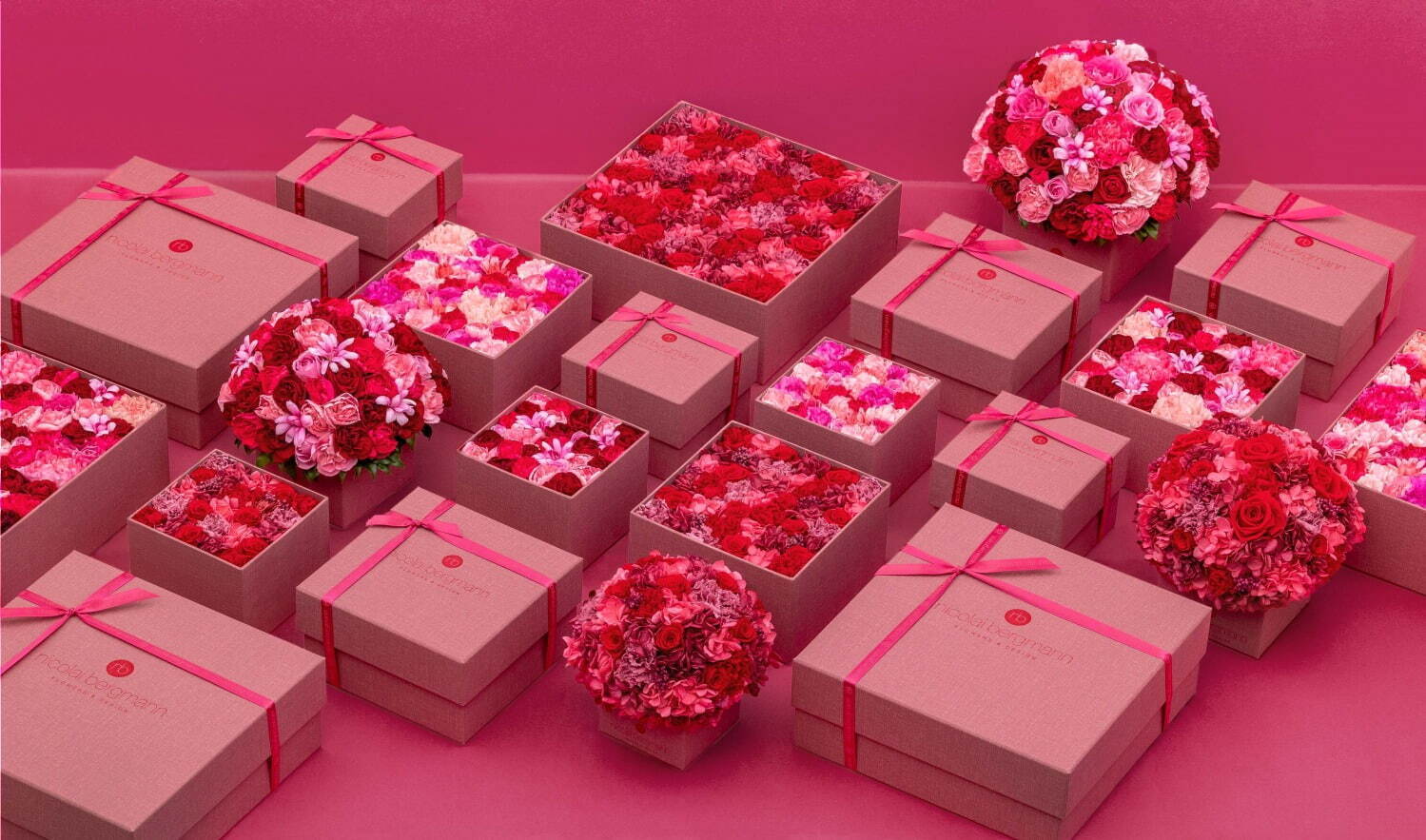 ニコライ バーグマン“母の日限定”フラワーボックス、ピンク×ワインレッドの薔薇やカーネーション｜写真1