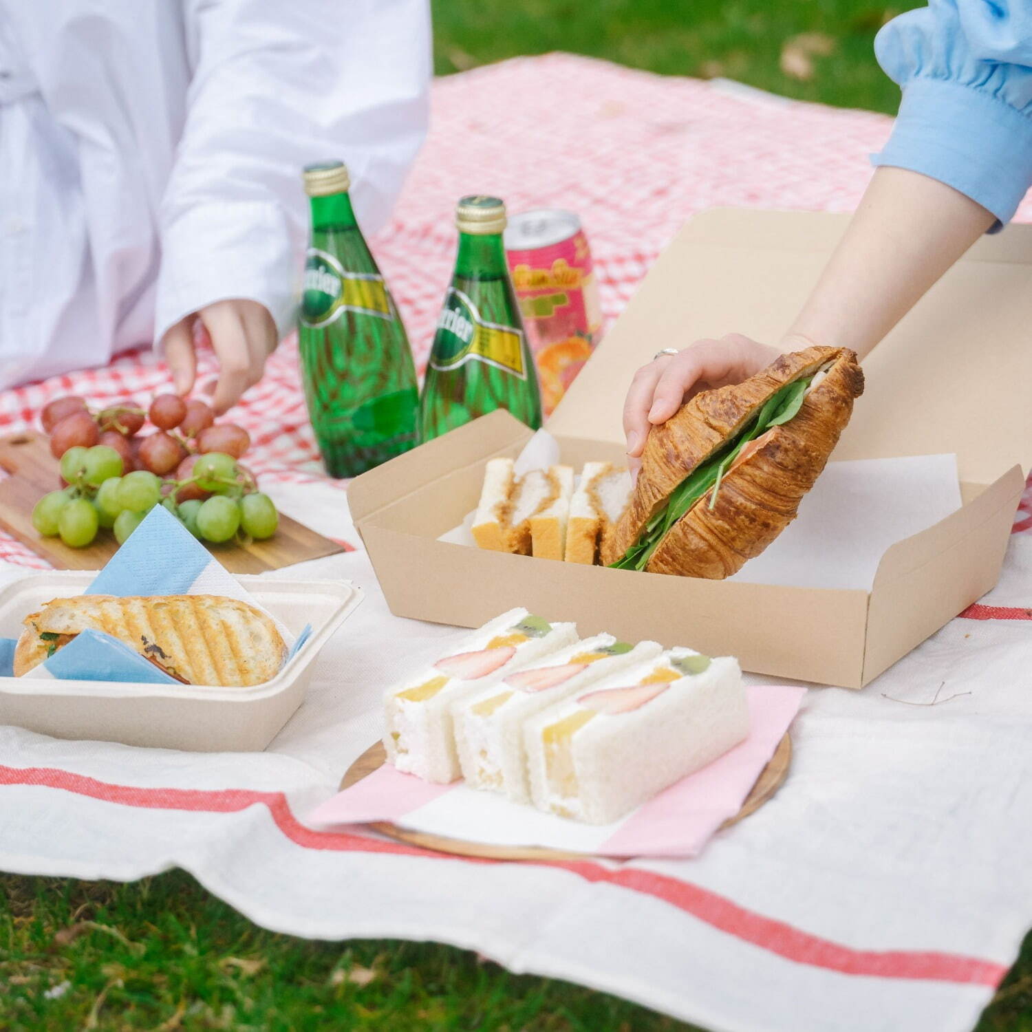 東京ミッドタウン「ごちそうパンめぐり」サンドイッチやパニーニをテイクアウト！芝生で気軽にピクニック｜写真1