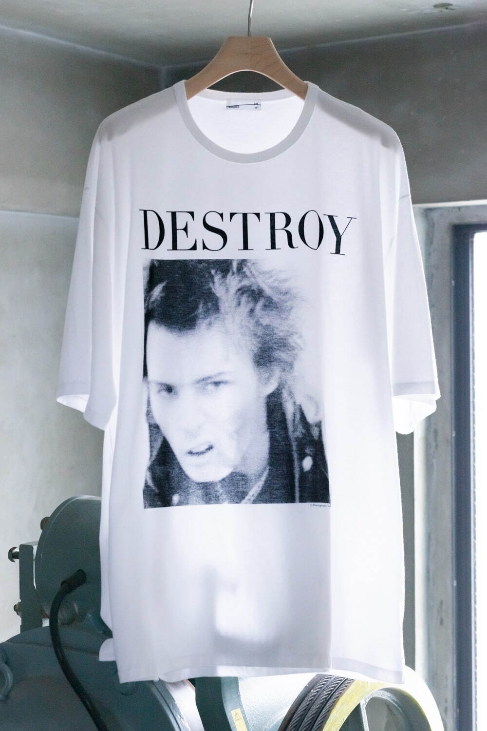 ラッド ミュージシャン×デニス・モリスのTシャツ復刻、セックス・ピストルズの写真をプリント｜写真4
