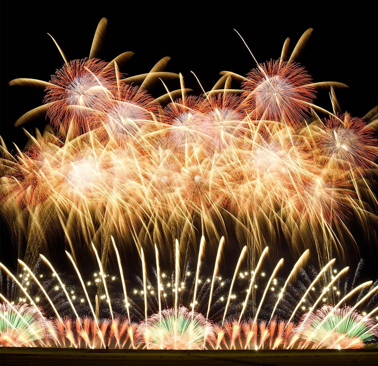 茨城「利根川花火大会2022」3年ぶりに開催、二尺玉の大花火含む“約3万発”を打ち上げ｜写真1