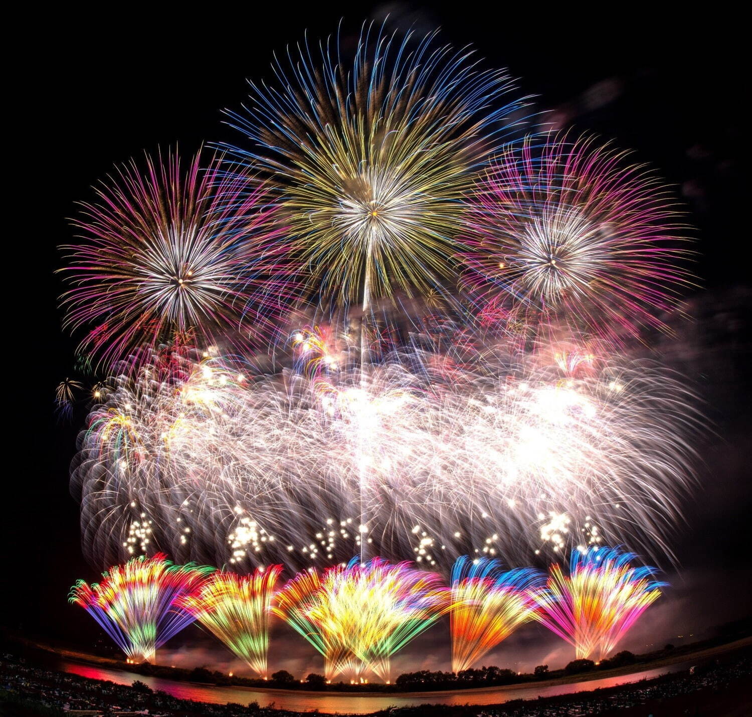 茨城「利根川花火大会2022」3年ぶりに開催、二尺玉の大花火含む“約3万発”を打ち上げ｜写真2