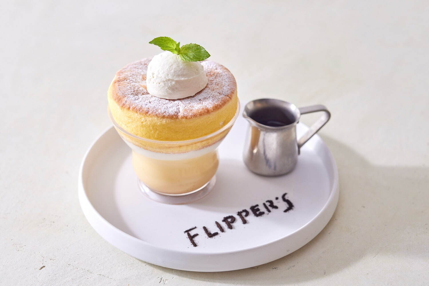 フリッパーズ(FLIPPER'S) 奇跡のスフレパンケーキプリン｜写真2