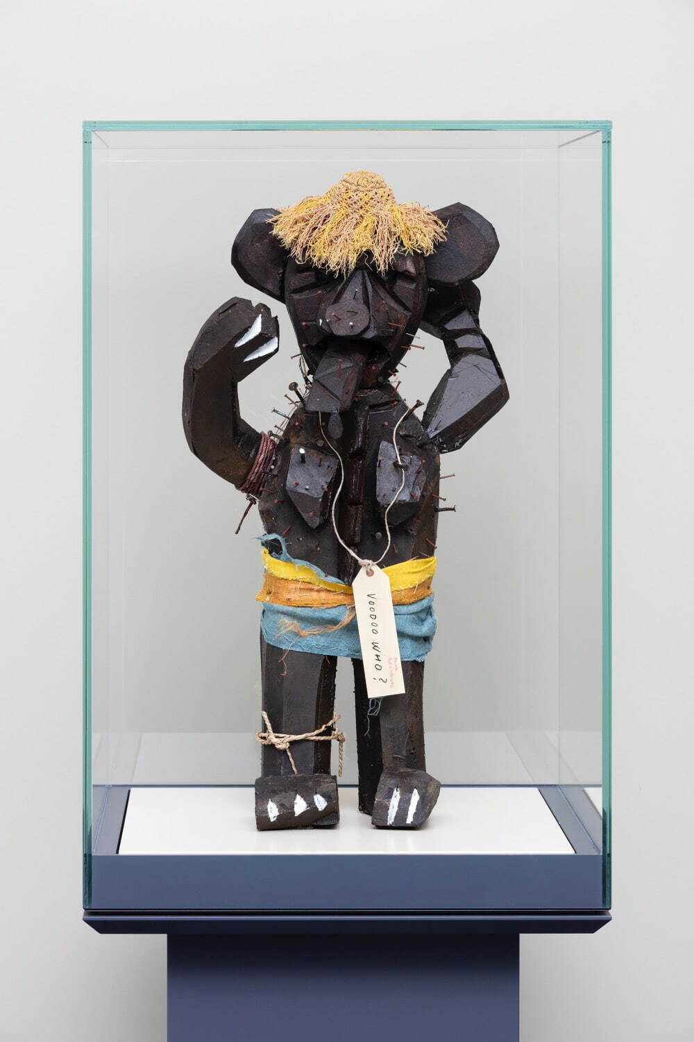 Simon Fujiwara, <i width="1000" height="1500">Vodoo Who? (from the collection of Humboldt Who))</i>, 2021
Styrofoam, nails, paint, fabric
170×50×50cm (vitrine, overall)
Photo: Andrea Rosetti