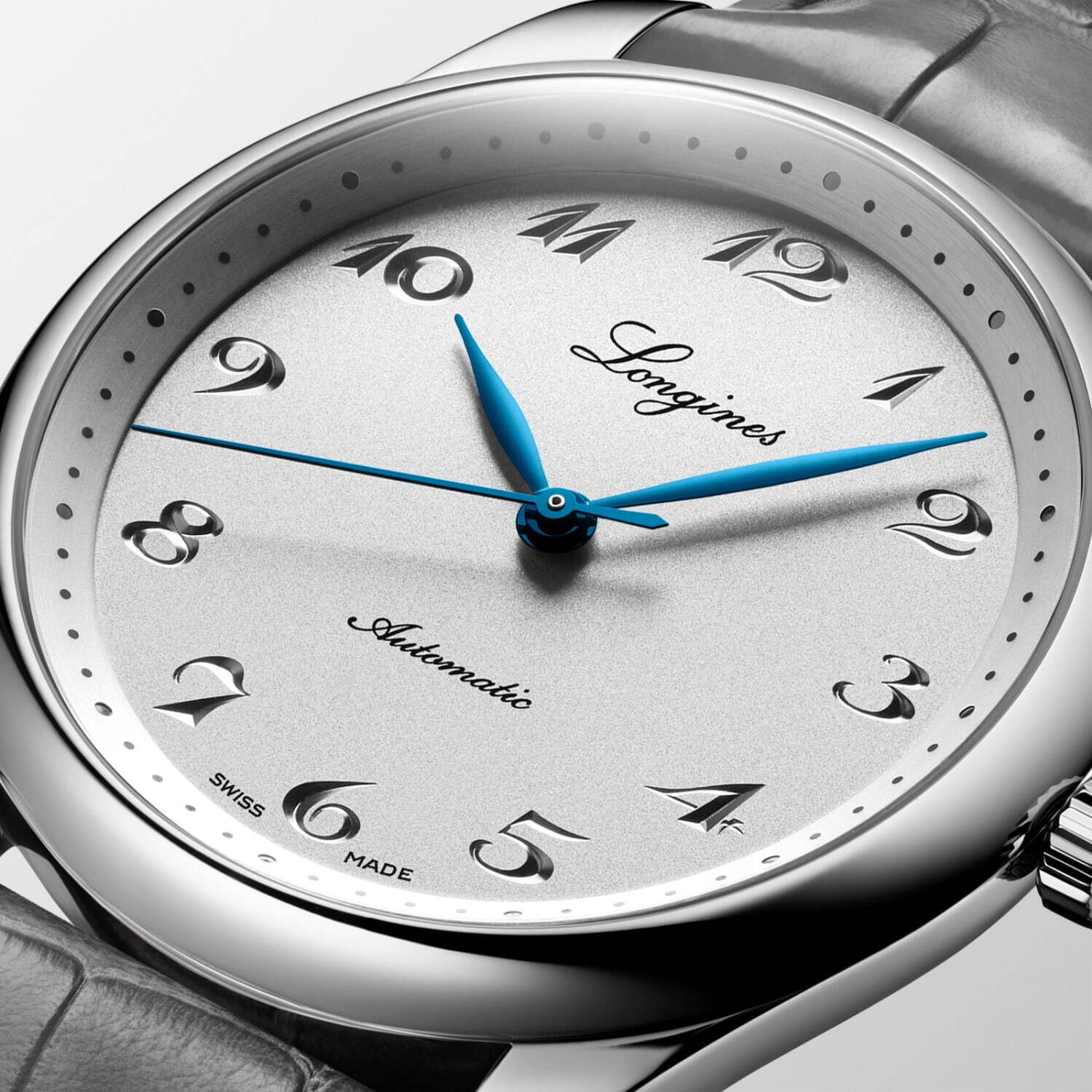 ロンジン“懐中時計”着想の190周年記念腕時計、鮮やかブルー針のクラシックな佇まい｜写真6