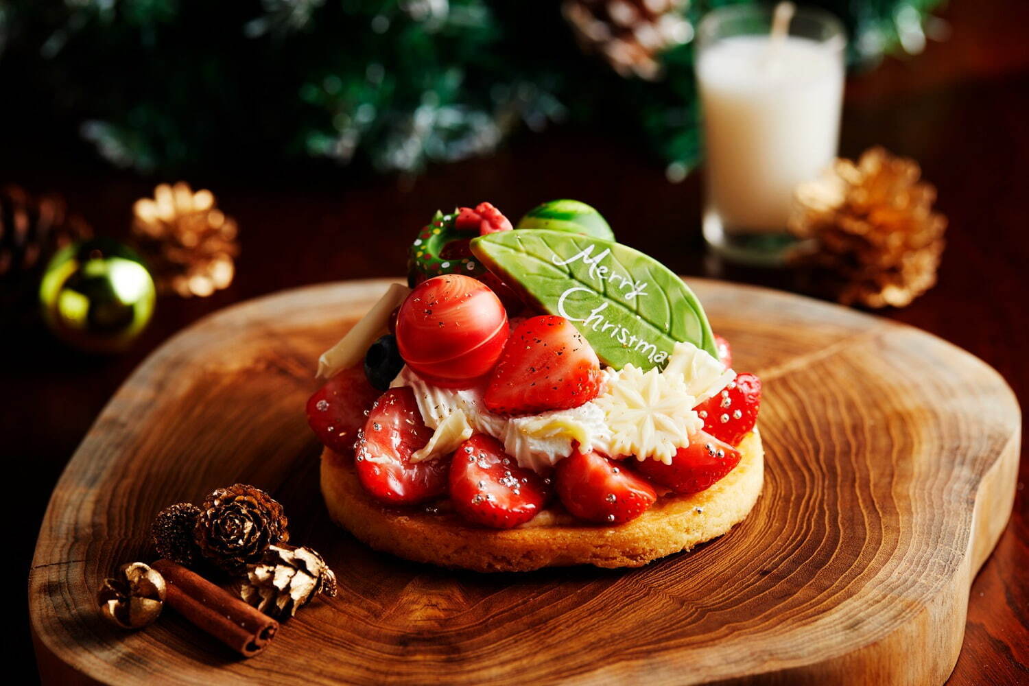 インターコンチネンタルホテル大阪22年クリスマスケーキ、”サンタのヒゲ”を飾った贅沢ショートケーキ｜写真4