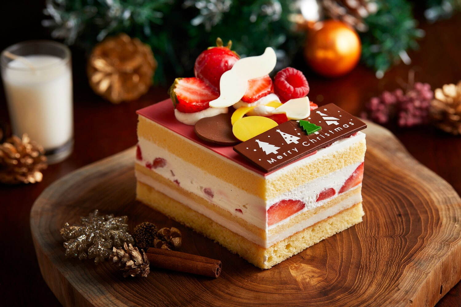 インターコンチネンタルホテル大阪22年クリスマスケーキ、”サンタのヒゲ”を飾った贅沢ショートケーキ｜写真2