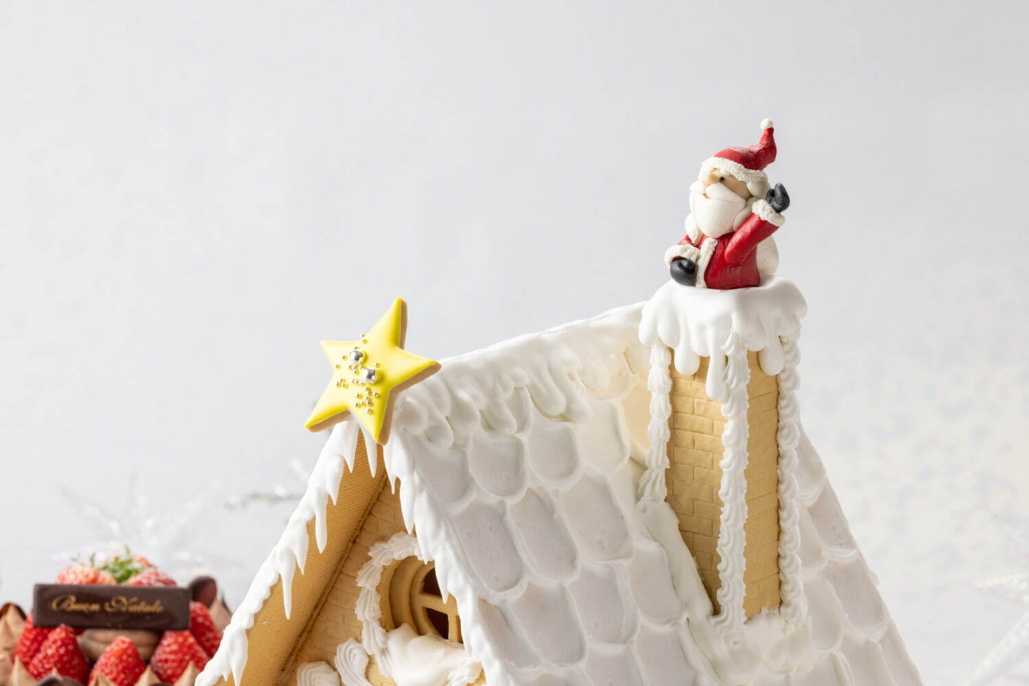 グランド ハイアット 東京のクリスマスケーキ2022、“高さ約30㎝”お菓子の家や深紅のケーキなど｜写真13