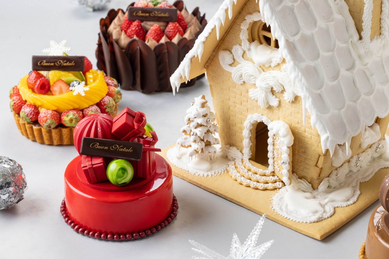 グランド ハイアット 東京のクリスマスケーキ2022、“高さ約30㎝”お菓子の家や深紅のケーキなど｜写真14