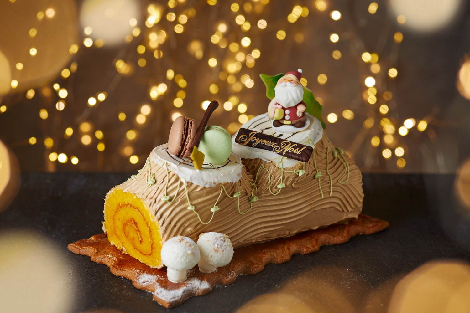 帝国ホテル 東京のクリスマスケーキ2022、黒トリュフの贅沢チョコケーキ＆2段重ねの苺ショートなど｜写真4