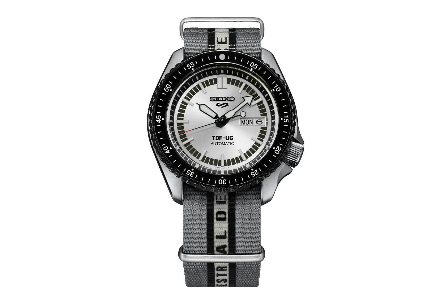 セイコー 5スポーツ×ウルトラセブンの腕時計、“ウルトラ警備隊のメカ”着想のシルバーダイヤル｜写真2