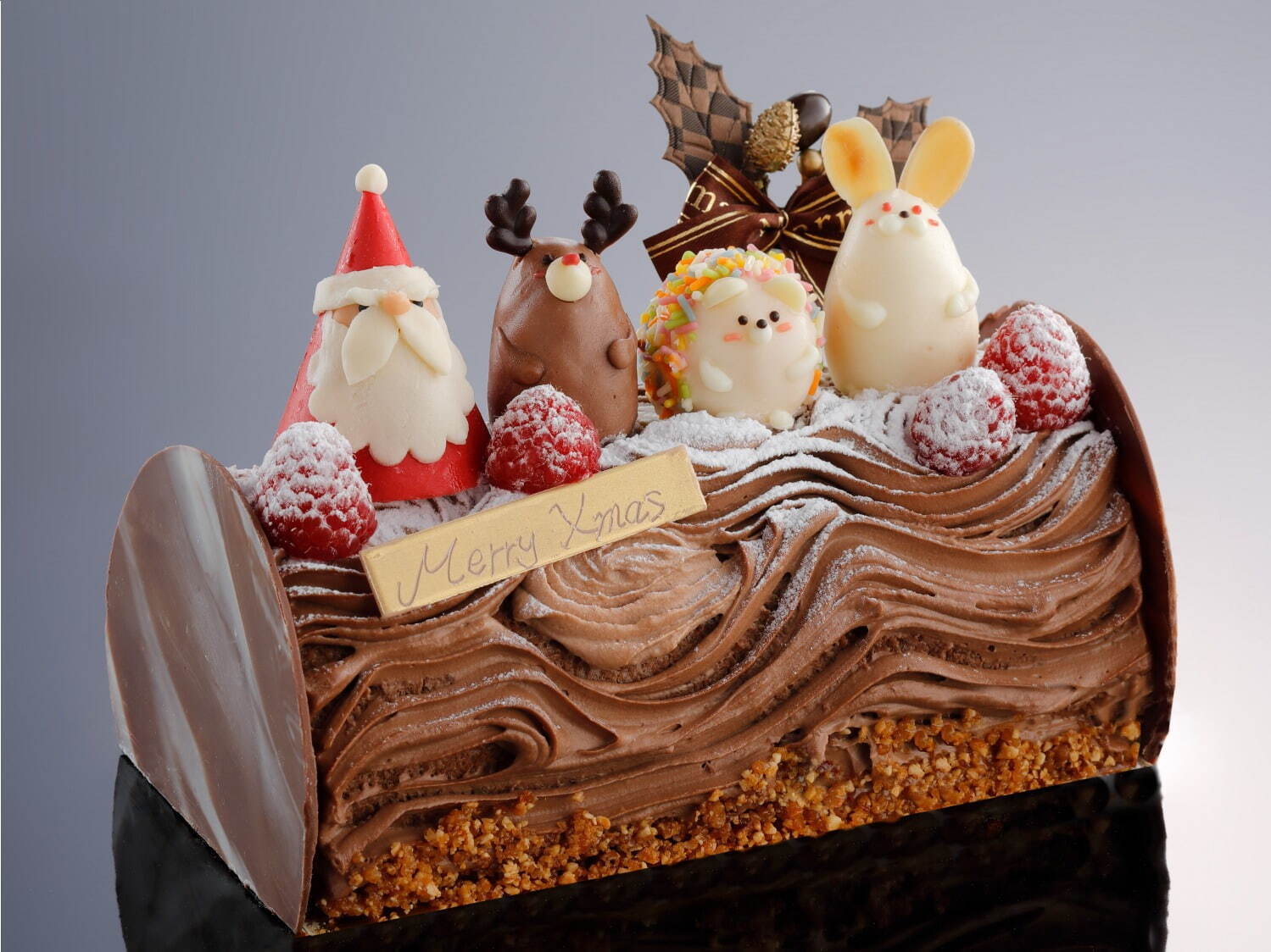 シェラトン都ホテル大阪22年クリスマスケーキ、サンタ帽をかぶった”雪だるま型”ケーキ｜写真3
