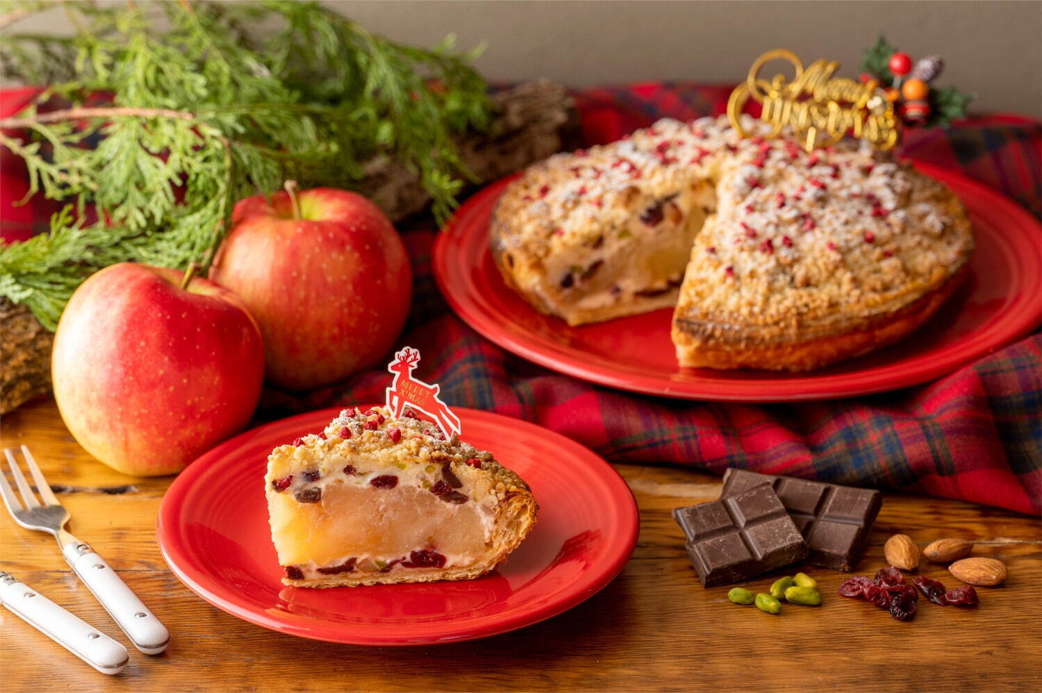 「チーズクランブルとチョコレートのクリスマスアップルパイ」