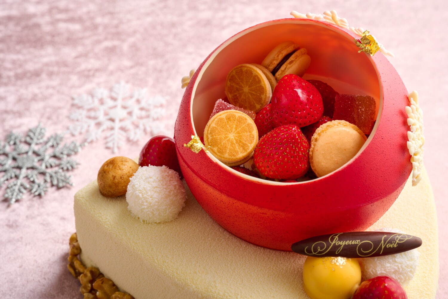 帝国ホテル 大阪のクリスマス2022、お菓子や苺を詰めた“宝石箱”ケーキなど｜写真2