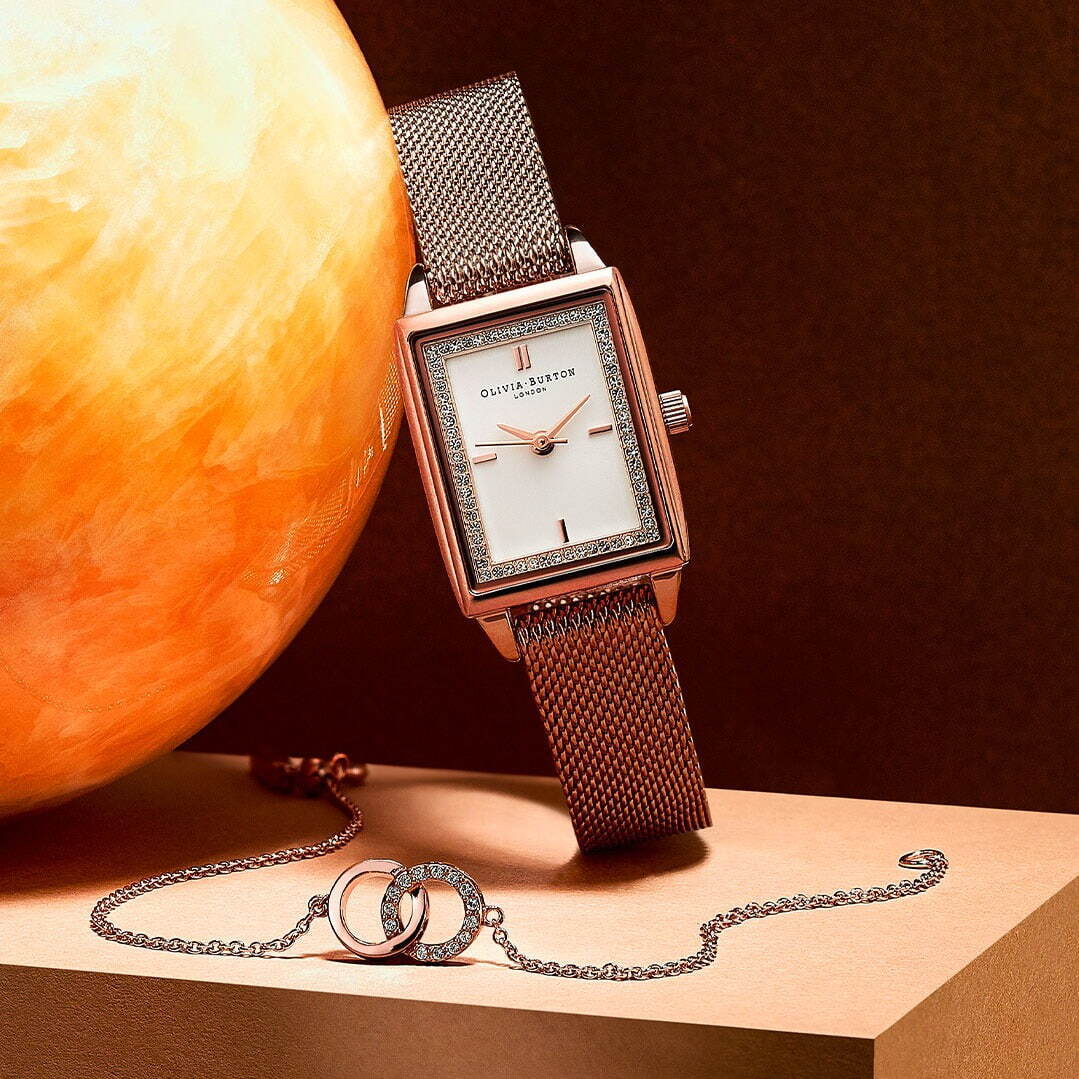 オリビア・バートン新作“イギリスの街＆長屋”着想、輝くクリスタルのメッシュバンド腕時計｜写真1