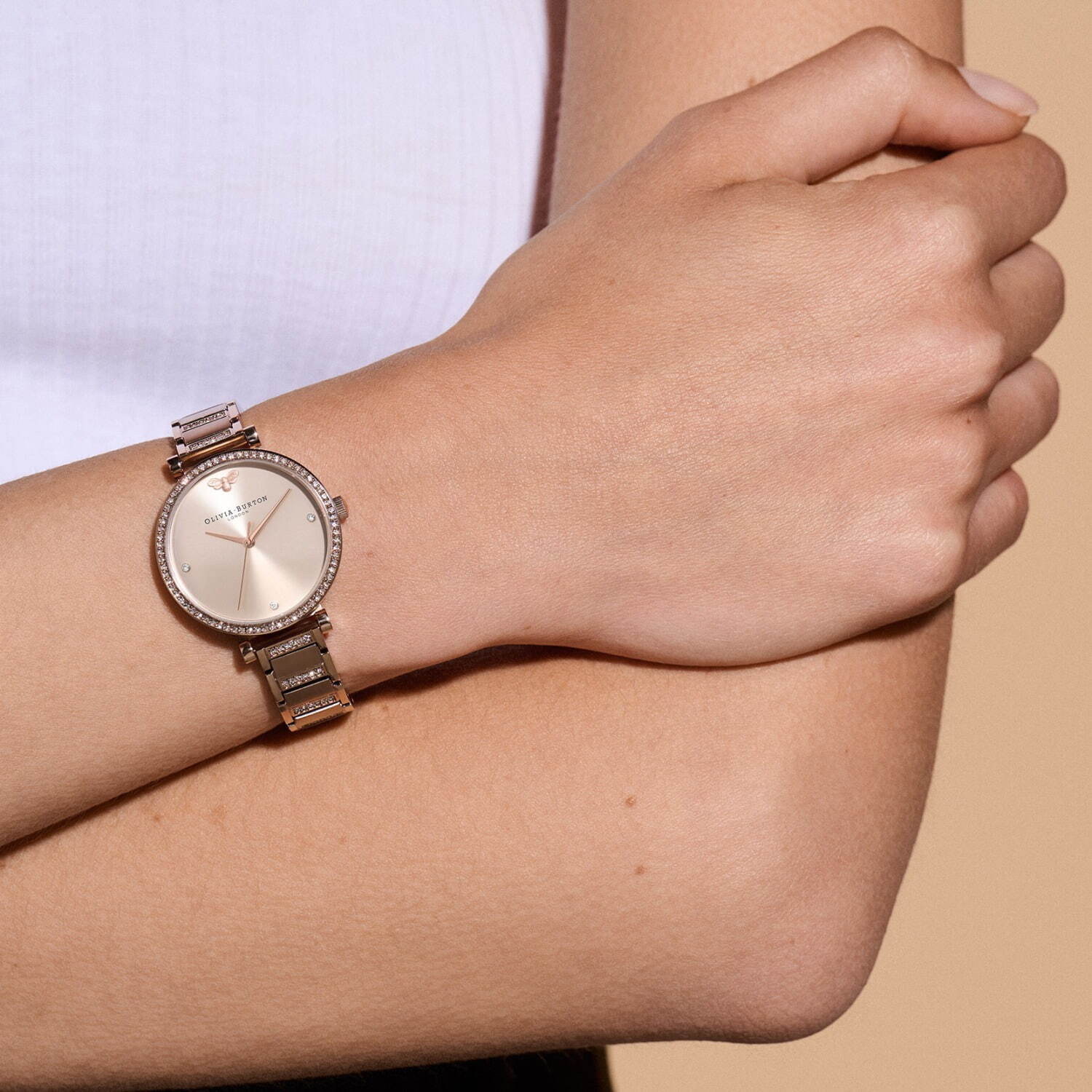 オリビア・バートン新作“イギリスの街＆長屋”着想、輝くクリスタルのメッシュバンド腕時計｜写真14
