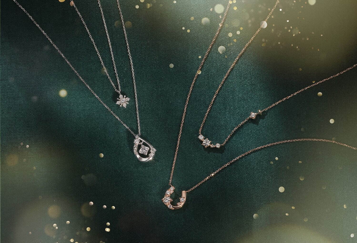 左から)SV(Rhc) Necklace set/Synthetic Sapphire 18,700円
SV(PGc) Necklace set/Synthetic Sapphire 18,700円