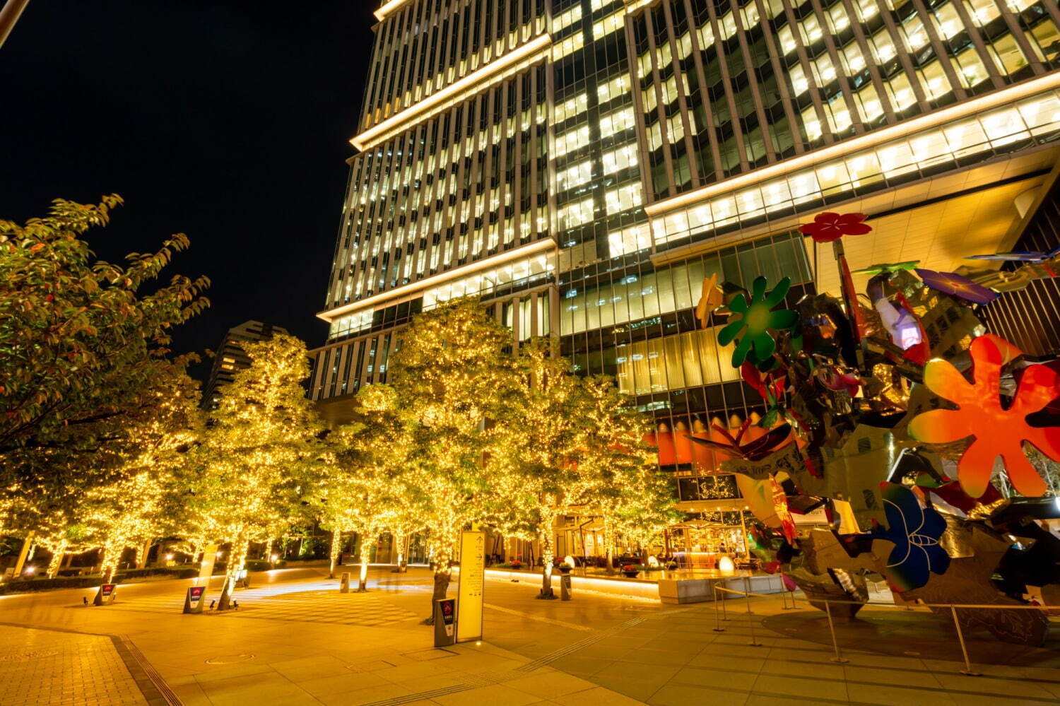 東京ガーデンテラス紀尾井町のクリスマス2022、シャンパンゴールドのイルミネーション＆限定コース料理｜写真10
