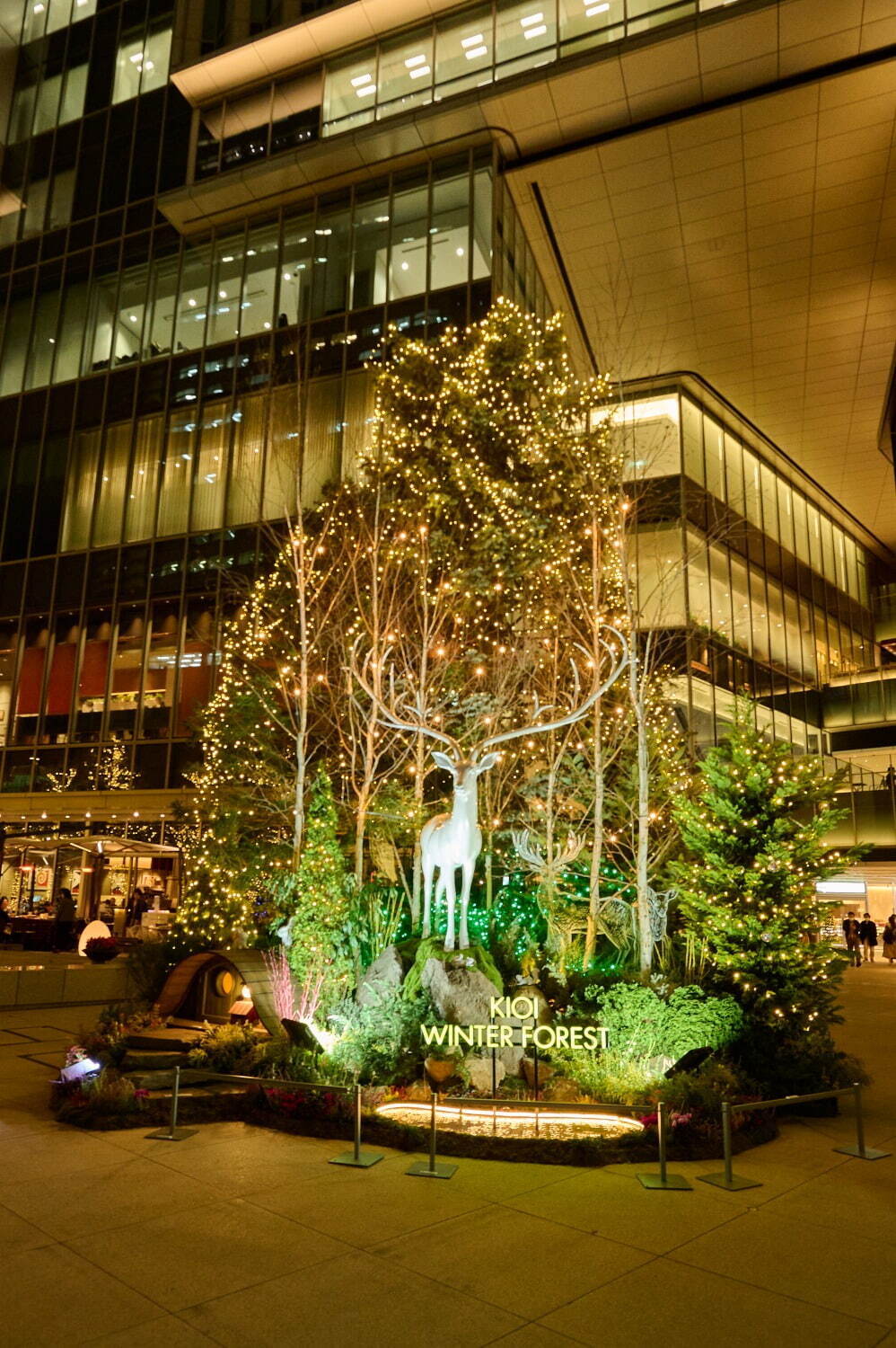 東京ガーデンテラス紀尾井町のクリスマス2022、シャンパンゴールドのイルミネーション＆限定コース料理｜写真12