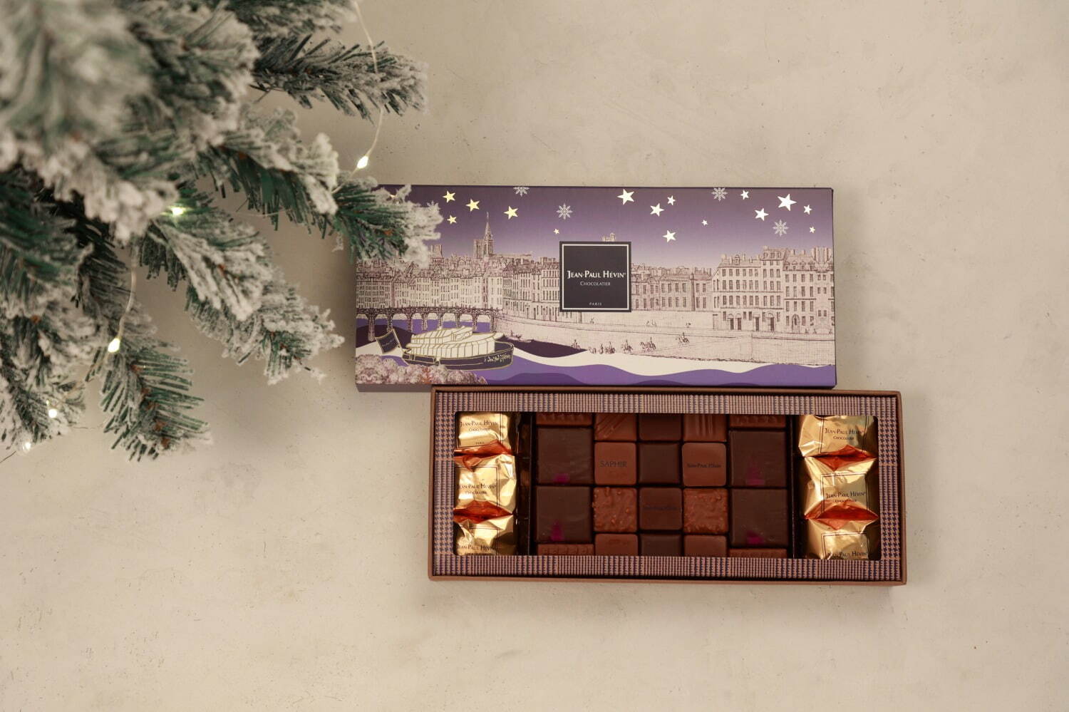 〈ジャン＝ポール・エヴァンのチョコレート〉クリスマスデザインのチョコボックス