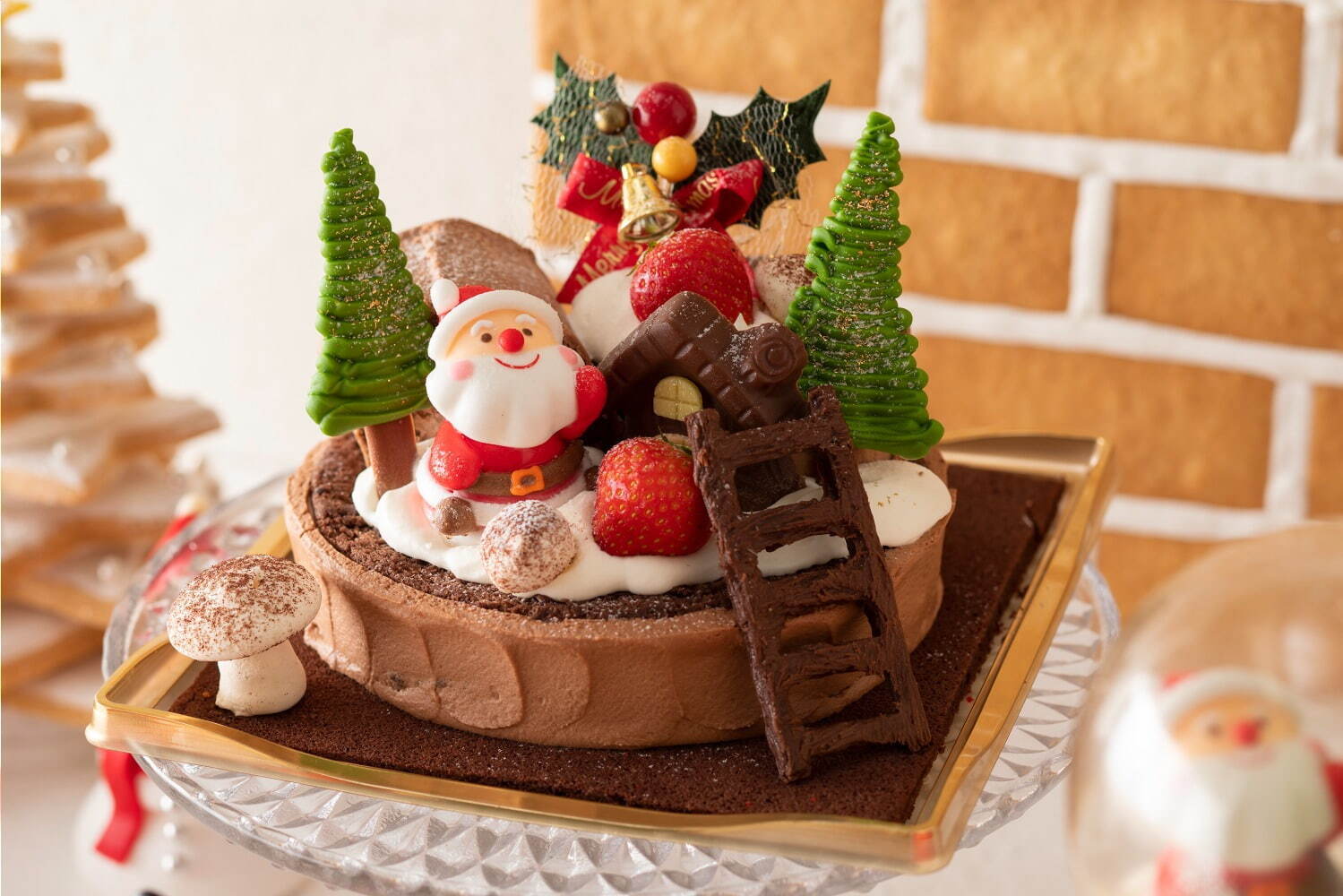 スイスホテル南海大阪の22年クリスマスケーキ、“サンタのスノードーム型”ストロベリームースなど｜写真3
