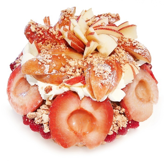 カフェコムサ“りんご”のボリューム満点ケーキ＆“ローズ型りんご”が咲く紅茶クリームのショートケーキ｜写真1