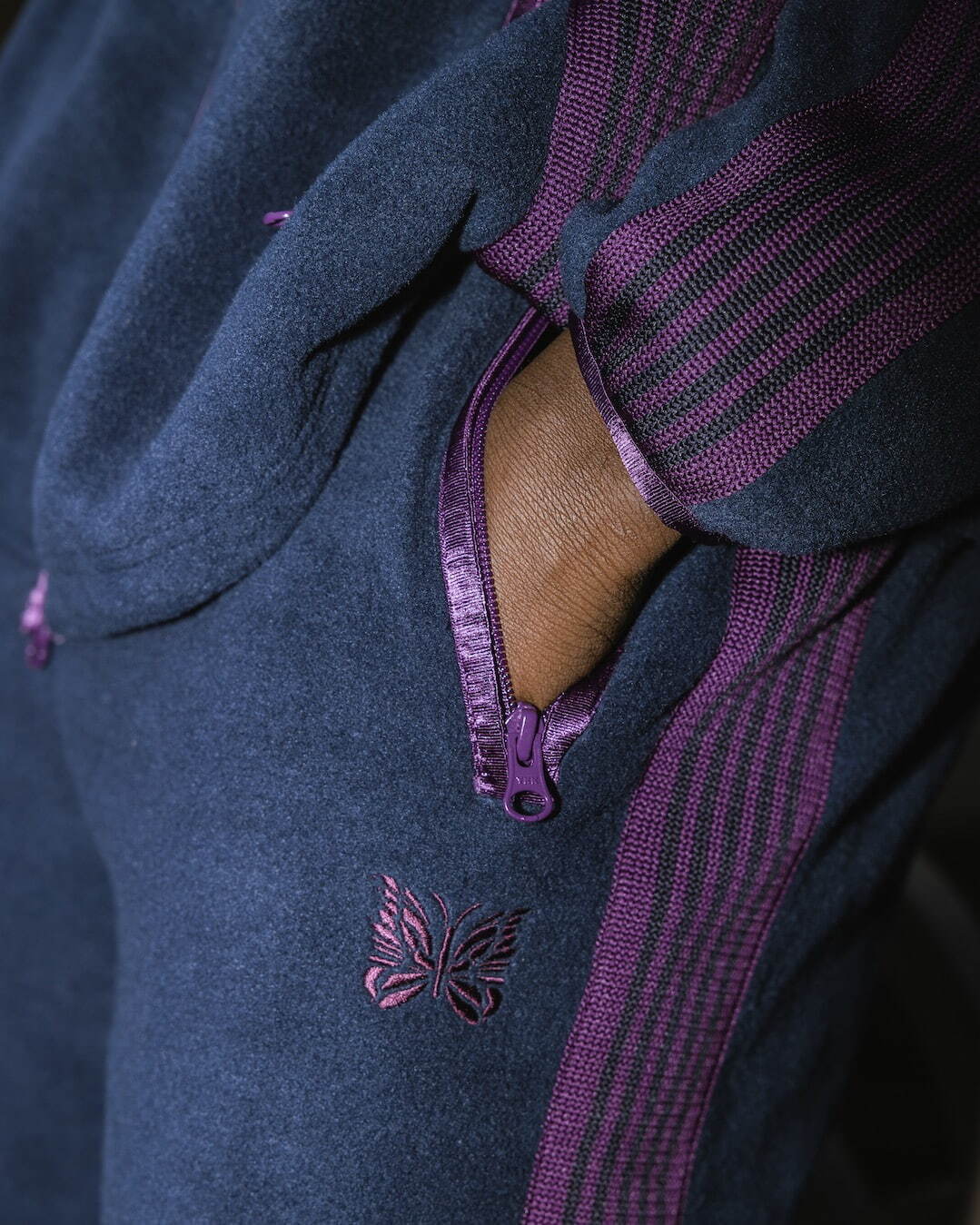 ニードルズのトラックジャケット＆パンツがフリース素材に、ビームス別注で｜写真12