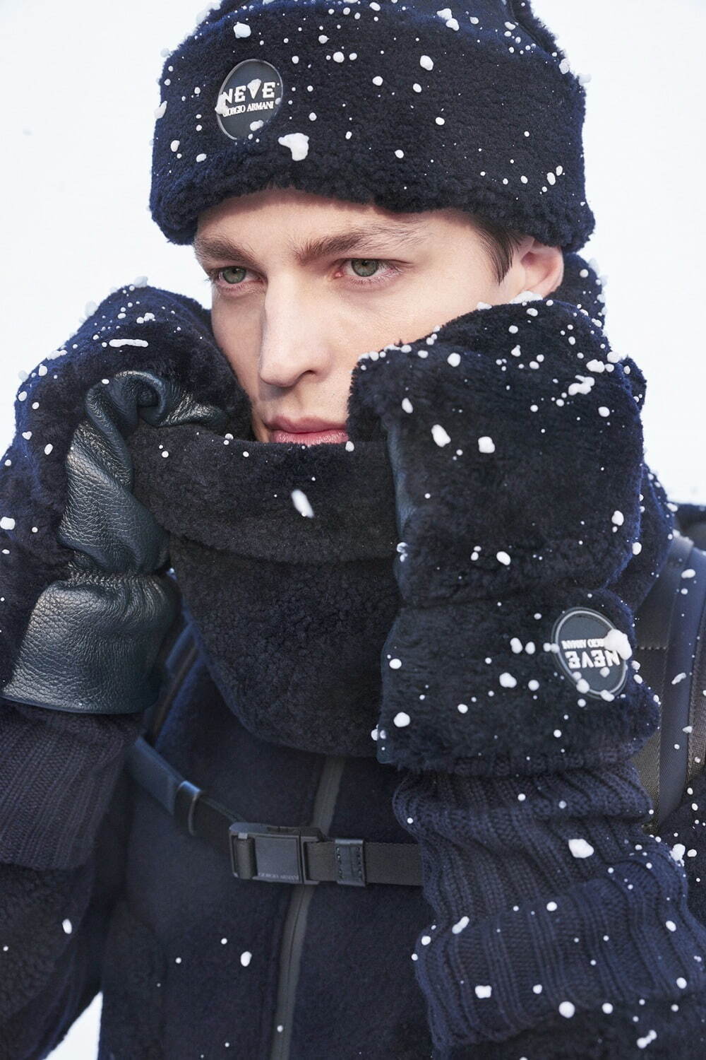 ジョルジオ アルマーニ22年冬のスキーウェア＆アクセサリー、“チェッカー柄”のダウンジャケット｜写真7