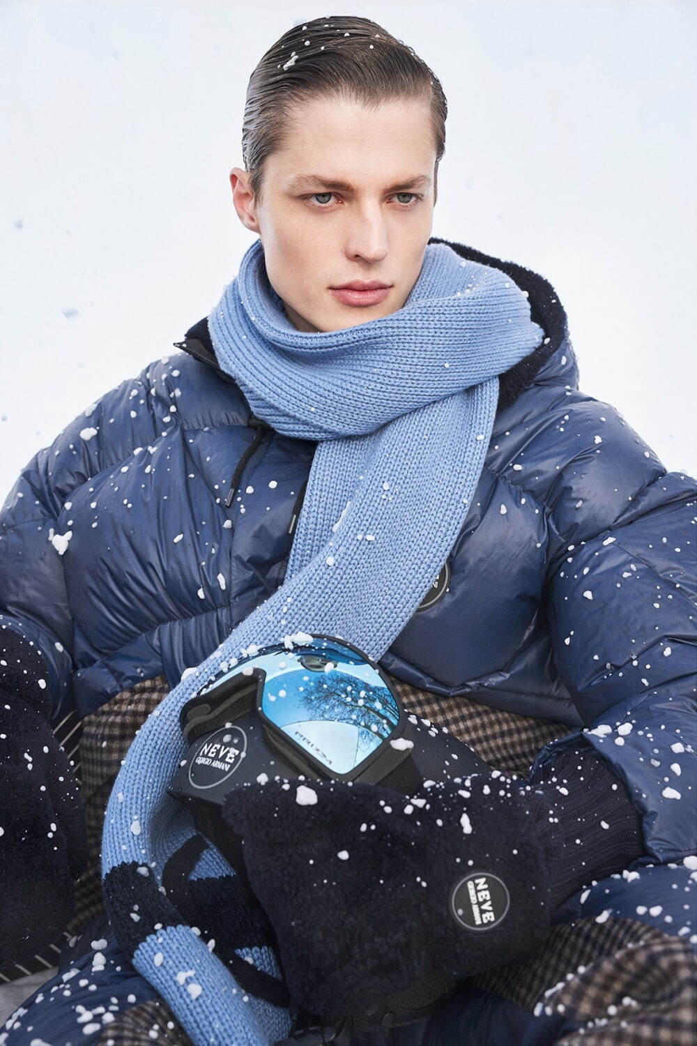 ジョルジオ アルマーニ22年冬のスキーウェア＆アクセサリー、“チェッカー柄”のダウンジャケット｜写真9