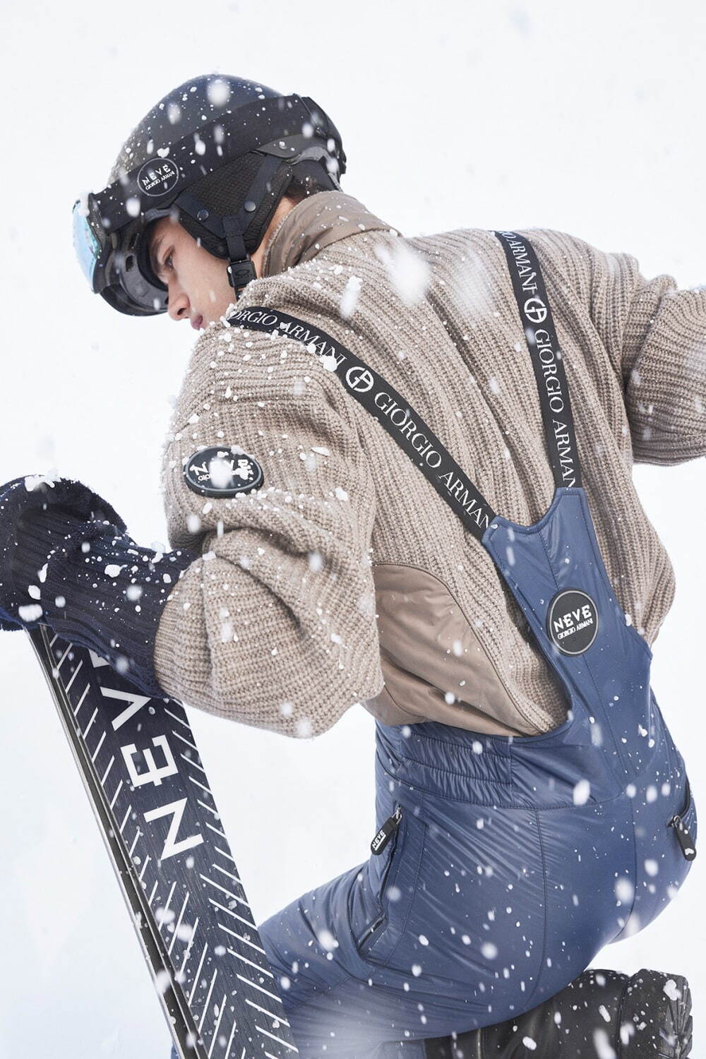 ジョルジオ アルマーニ22年冬のスキーウェア＆アクセサリー、“チェッカー柄”のダウンジャケット｜写真12