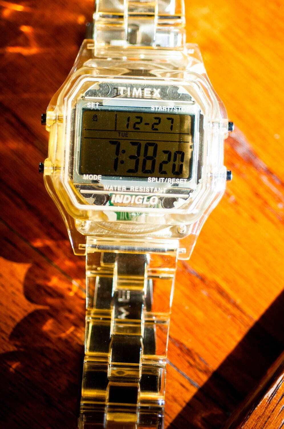 タイメックス×ビームス ボーイの腕時計、ヴィンテージ風クリアイエローのケース｜写真3