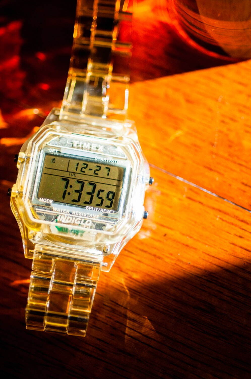 タイメックス×ビームス ボーイの腕時計、ヴィンテージ風クリアイエローのケース｜写真1