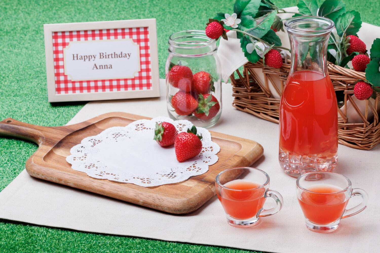 ヒルトン東京ベイ“ピクニック”着想の苺デザートビュッフェ、麦わら帽子型のショートケーキ｜写真10