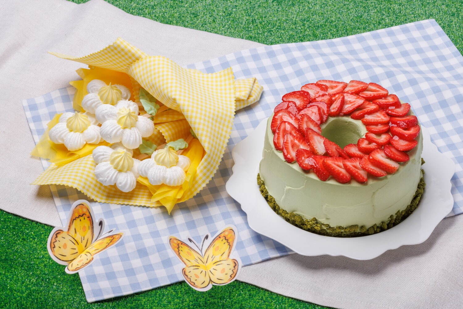 ヒルトン東京ベイ“ピクニック”着想の苺デザートビュッフェ、麦わら帽子型のショートケーキ｜写真3