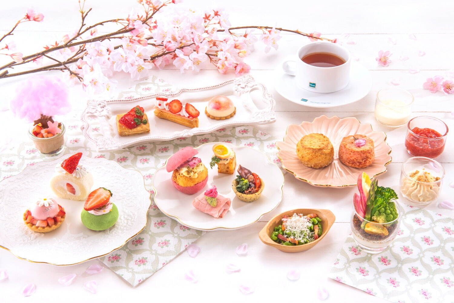 「桜×ストロベリーアフタヌーンティー」5,200円